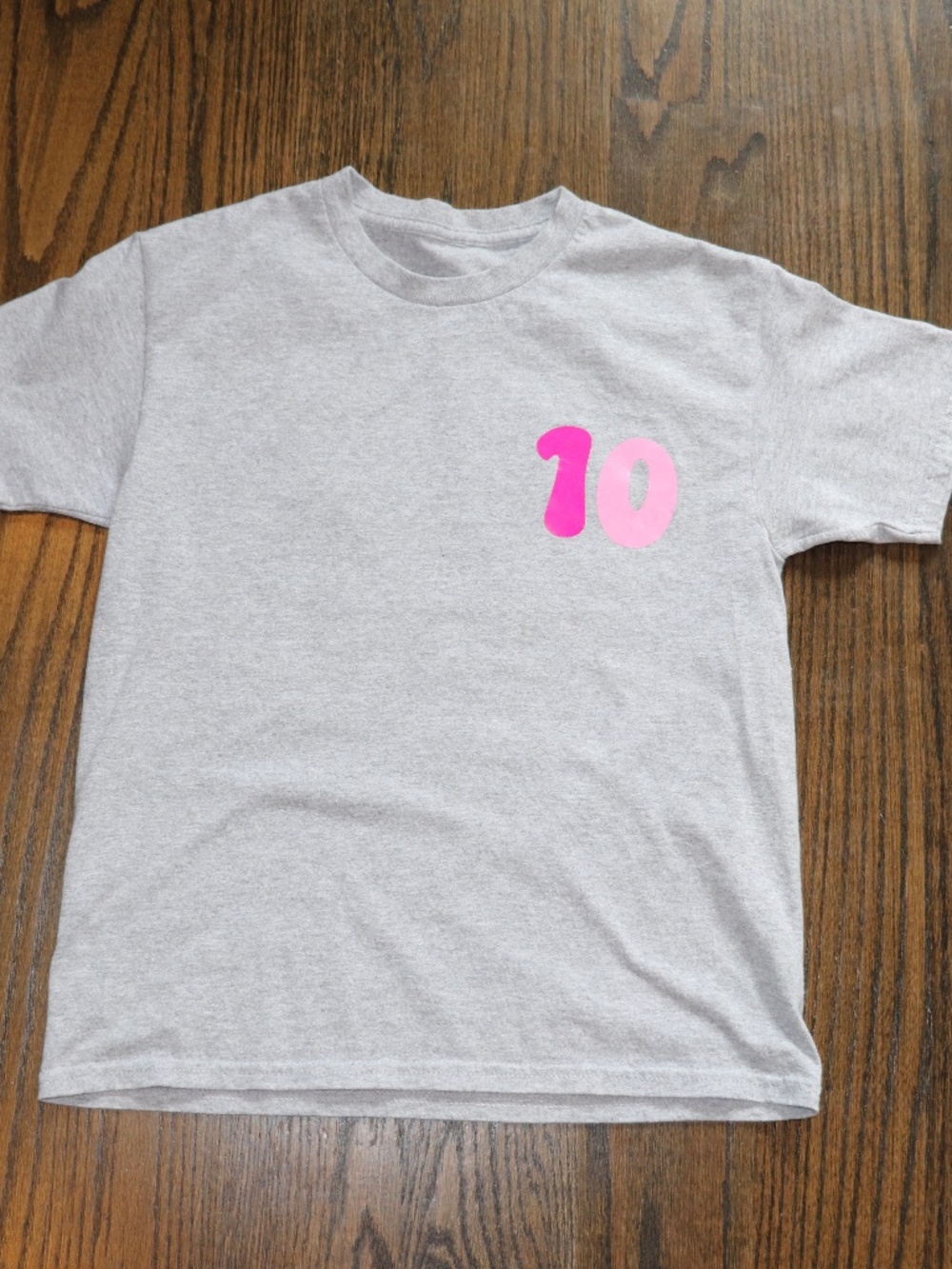 Graphic Gray T-shirt 10th IN MY BIRTHDAY ERA Groovy, Retro-Style Size 10 Swifty